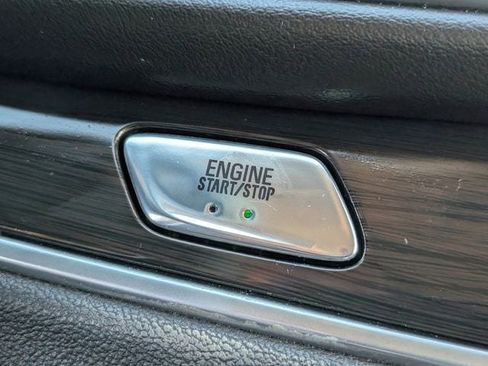 Used 2019 Buick Enclave Essence image 19