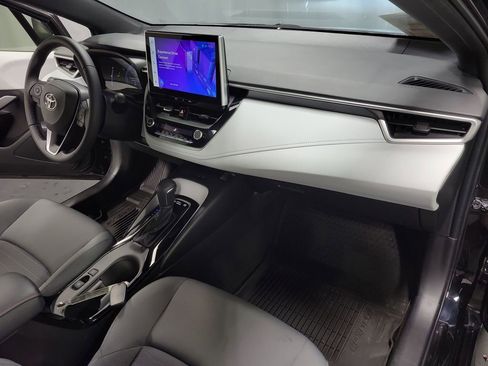 Used 2025 Toyota Corolla SE w/ SE Premium Package image 23
