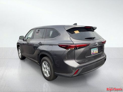 Certified 2025 Toyota Highlander LE image 3