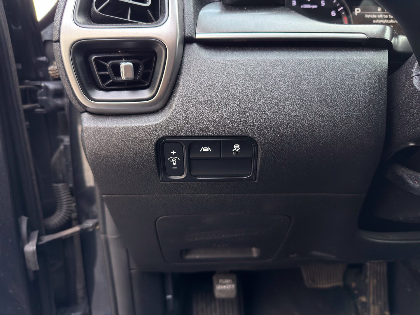 Used 2022 Kia Sorento S FWD image 19