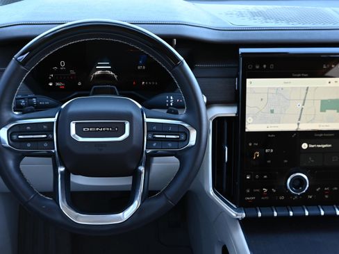 Used 2024 GMC Acadia Denali w/ Super Cruise Package image 12