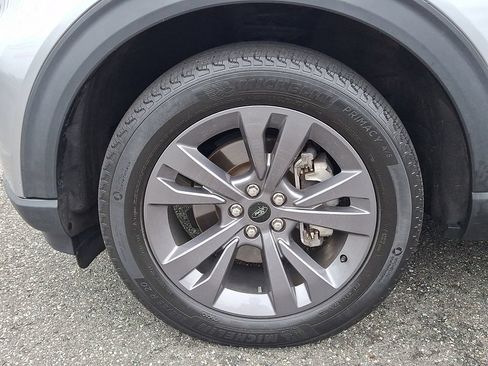 Used 2022 Ford Explorer XLT w/ Equipment Group 202A AWD/4WD image 8