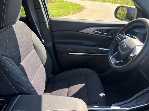 New 2026 Chevrolet Traverse LT w/ Midnight/Sport Edition FWD image 31