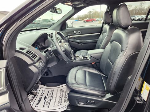Used 2018 Ford Explorer XLT w/ Equipment Group 202A image 12