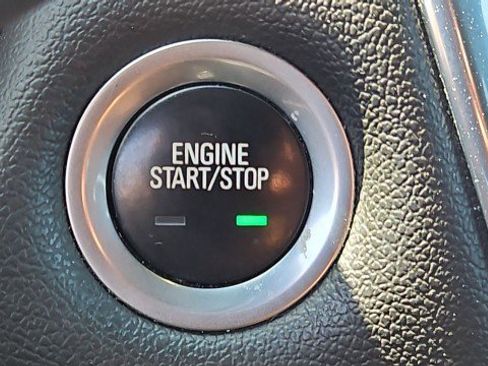 Used 2023 Chevrolet Traverse RS FWD image 17