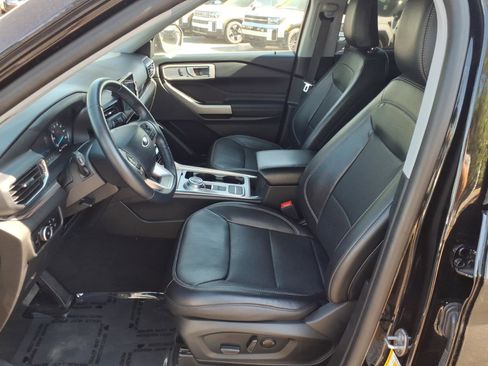 Used 2024 Ford Explorer Limited image 12