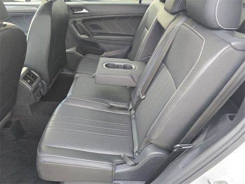 Used 2024 Volkswagen Tiguan SE image 29