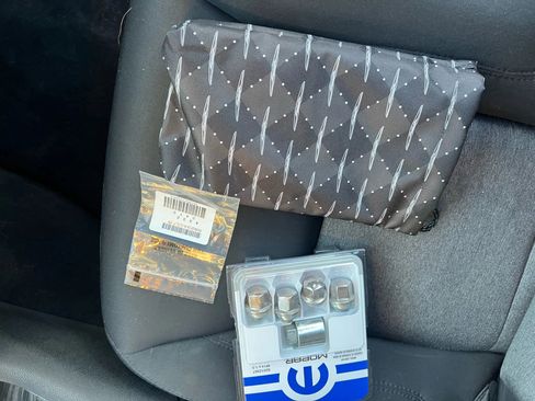 Used 2022 Chrysler 300 Touring w/ Sport Appearance Package image 22