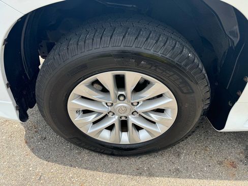 Used 2014 Lexus GX 460 w/ Premium Package AWD/4WD image 18