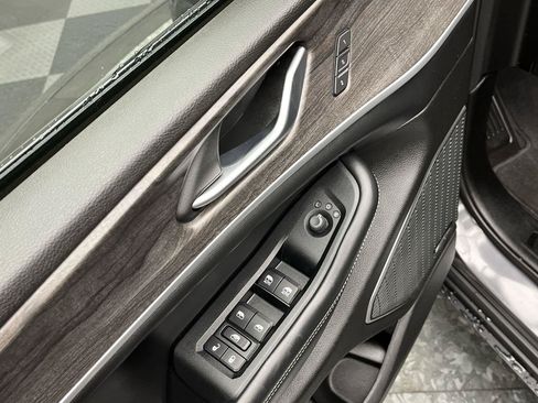 Used 2023 Jeep Grand Cherokee 4WD 4xe image 9