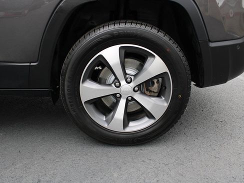 Used 2021 Jeep Cherokee Limited AWD/4WD image 15