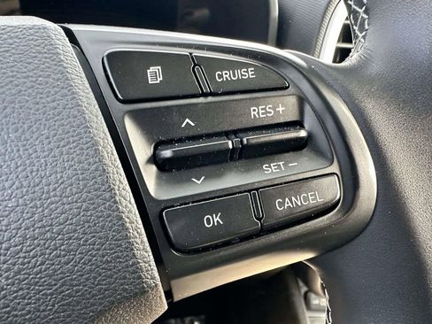 Used 2022 Hyundai Venue Limited FWD image 16