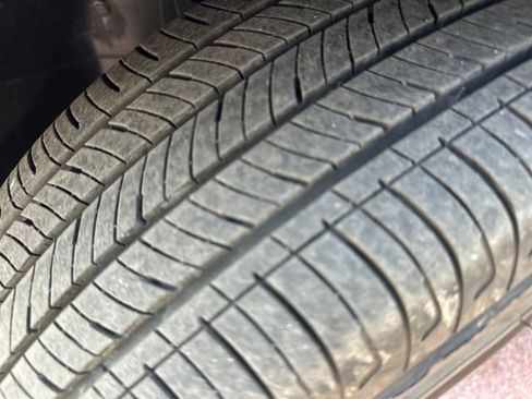 Used 2025 Nissan Versa S w/ Trunk Package image 24