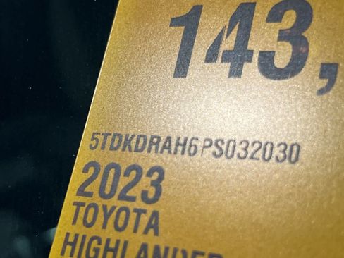 Used 2023 Toyota Highlander LE FWD image 23