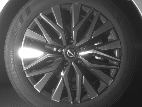 Used 2025 Nissan Altima 2.5 SV FWD image 13
