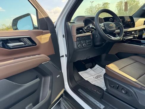 New 2026 Chevrolet Suburban High Country w/ Sun And Tow Package AWD/4WD image 11