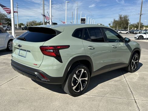 Used 2024 Chevrolet Trax RS w/ Sunroof Package image 5