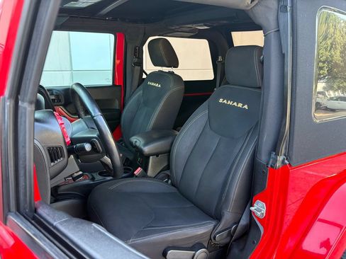 Used 2016 Jeep Wrangler Sahara w/ Connectivity Group AWD/4WD image 18