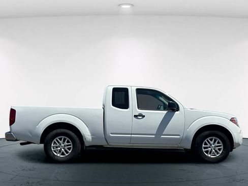 Used 2018 Nissan Frontier SV RWD image 6