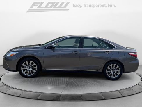 Certified 2017 Toyota Camry XLE FWD image 5