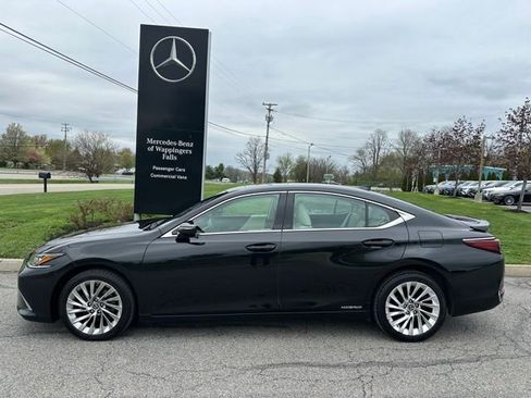 Used 2022 Lexus ES 300h w/ Luxury Package FWD image 2