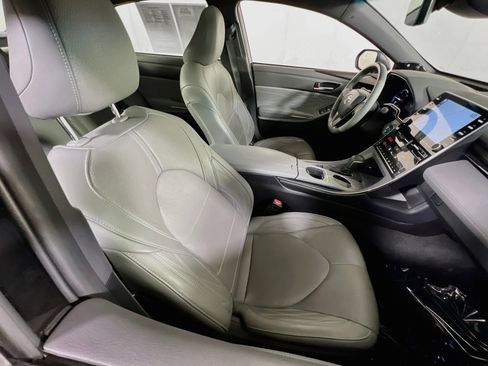 Used 2019 Toyota Avalon Limited w/ Advanced Safety Package FWD image 28