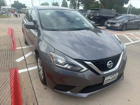 Used 2017 Nissan Sentra SV image 3