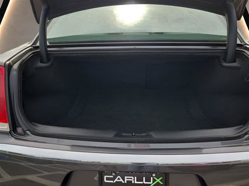 Used 2018 Chrysler 300 Touring L AWD/4WD image 24