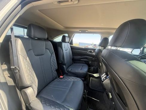 Used 2023 Kia Sorento SX AWD/4WD image 11