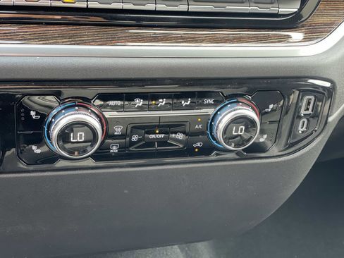 New 2026 GMC Sierra 1500 SLE w/ Preferred Package RWD image 16