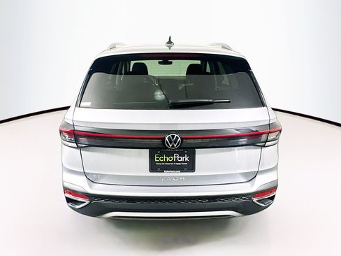 Used 2025 Volkswagen Taos SE FWD image 7