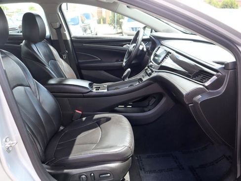 Used 2018 Buick LaCrosse Essence FWD image 9