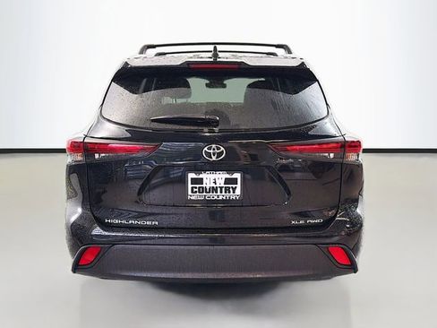 Used 2024 Toyota Highlander XLE AWD/4WD image 6