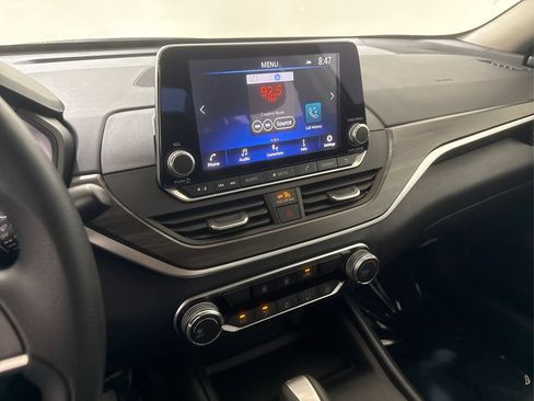 Used 2025 Nissan Altima 2.5 SV FWD image 37