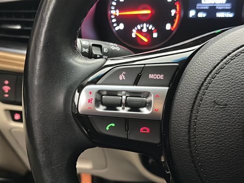 Used 2017 Kia Cadenza Premium FWD image 23