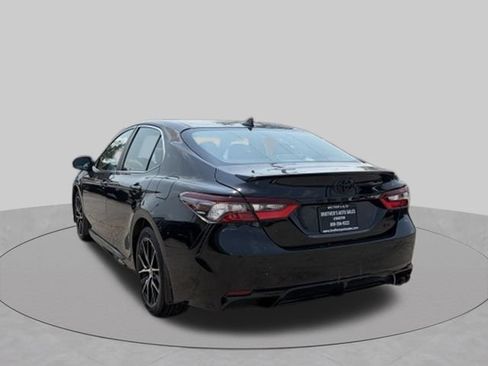 Used 2021 Toyota Camry SE FWD image 4