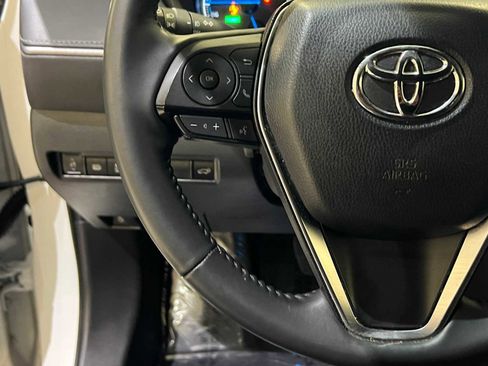 Certified 2024 Toyota Venza XLE image 21