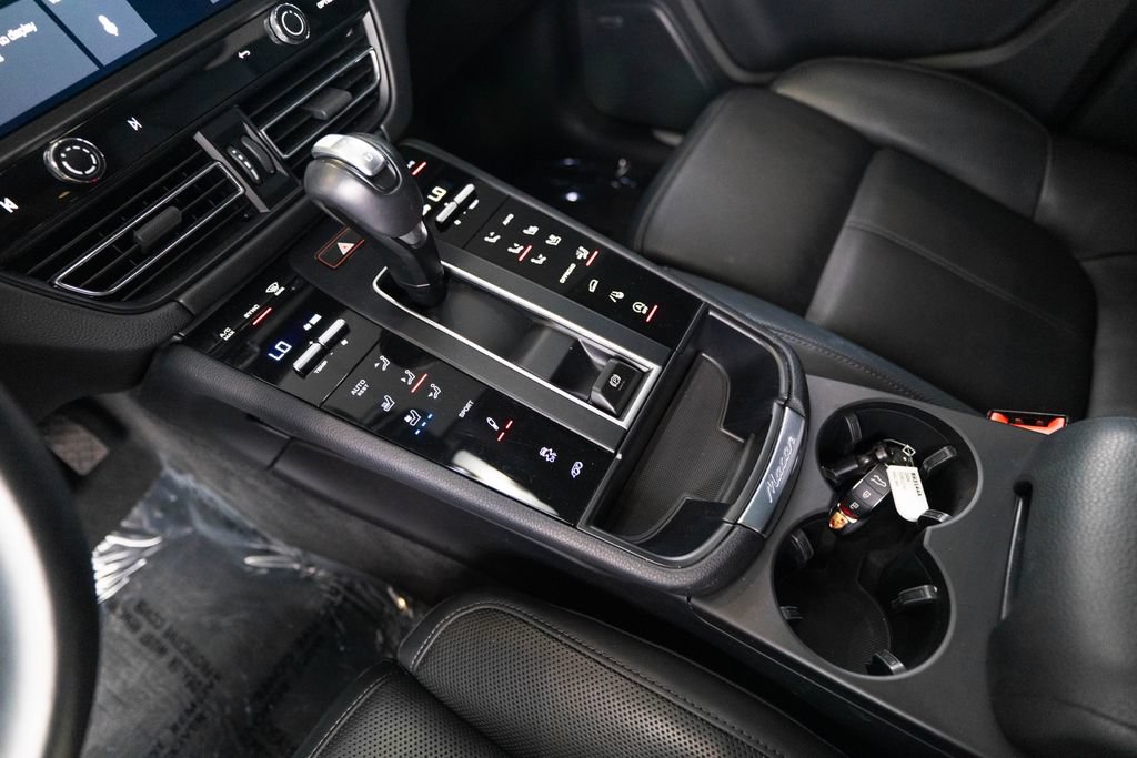Certified 2024 Porsche Macan S AWD/4WD image 24