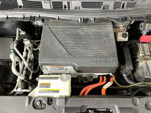Used 2019 Nissan Leaf SV w/ SV Technology Package FWD image 32