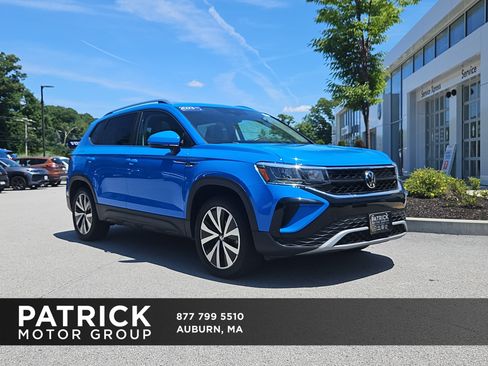 Certified 2023 Volkswagen Taos SE w/ Panoramic Sunroof Package AWD/4WD image 1