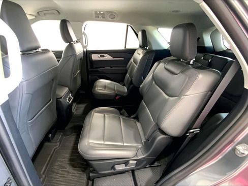 Used 2025 Ford Explorer Active w/ Active Comfort Package RWD image 19