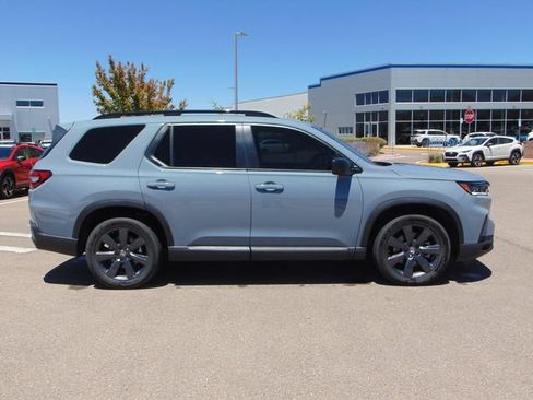 Used 2025 Honda Pilot Sport image 3