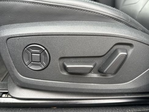 Used 2025 Audi Q3 2.0T Premium image 13