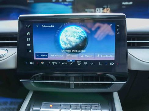 Used 2024 Lincoln Nautilus Reserve w/ Equipment Group 202A image 42