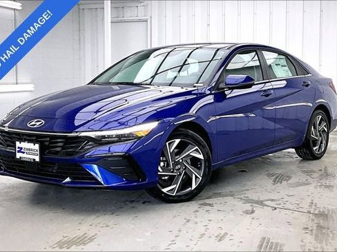 Used 2025 Hyundai Elantra Limited FWD image 2