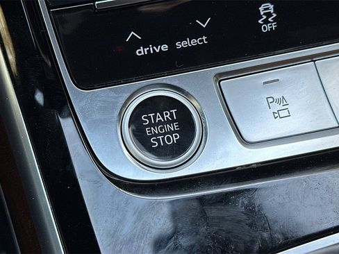 Used 2021 Audi A8 L 4.0T image 21