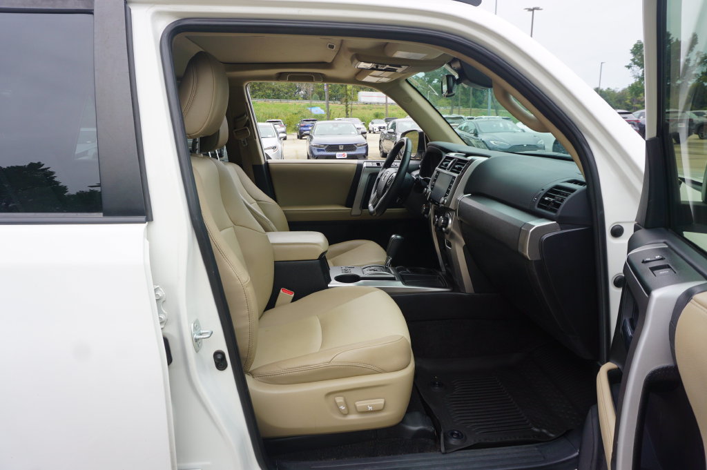 Used 2021 Toyota 4Runner SR5 Premium w/ Moonroof Package RWD image 18