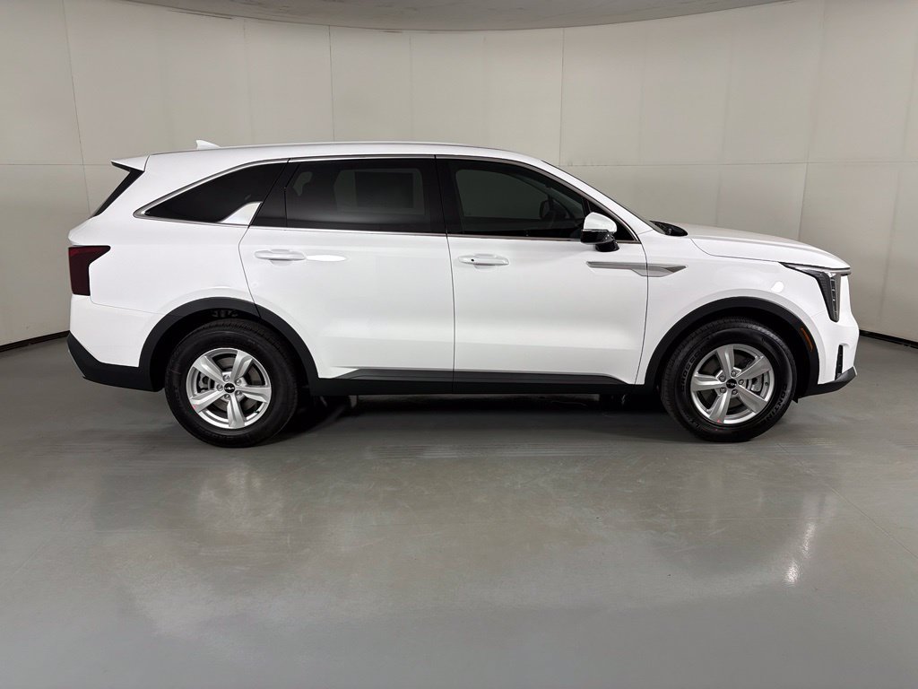 New 2026 Kia Sorento LX FWD image 9