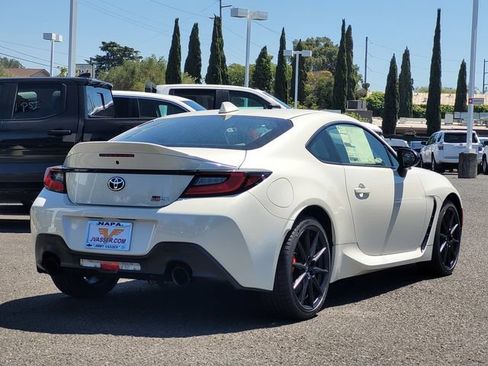 New 2026 Toyota GR86 Premium RWD image 5