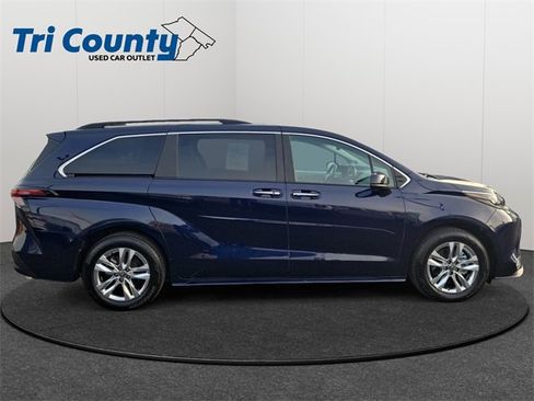 Certified 2024 Toyota Sienna XLE image 9